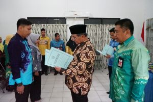 Penyerahan Surat Tanda Lulus Ujian Kenaikan Pangkat Penyesuaian Ijazah (7)