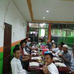04 Foto bersama buka puasa semua stakeholder BKD Diklat Kab. HSS 05-06-2018