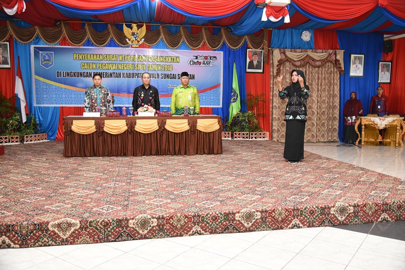 Penyerahan SK CPNS tahun 2018 kab hss 1