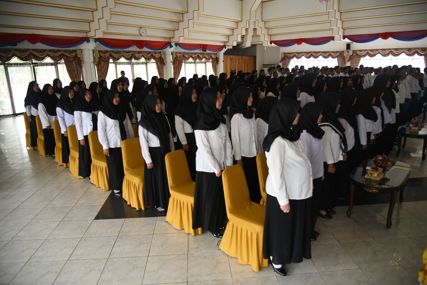 Penyerahan SK CPNS tahun 2018 kab hss 10