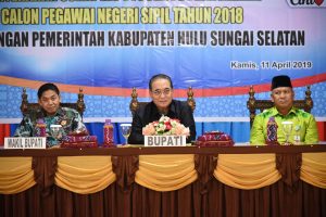 Penyerahan SK CPNS tahun 2018 kab hss 7