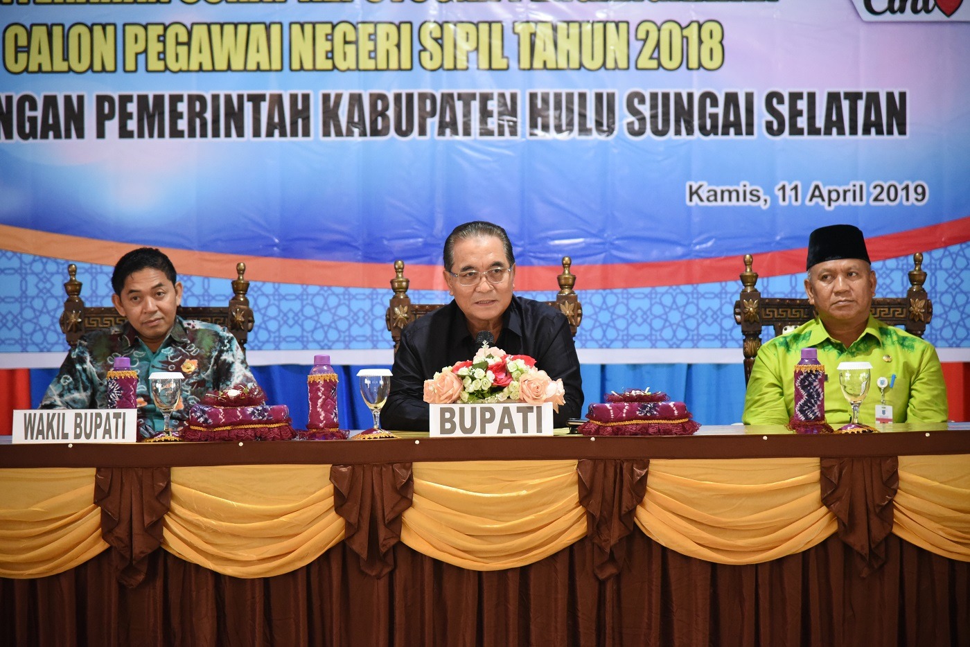 Penyerahan SK CPNS tahun 2018 kab hss 7